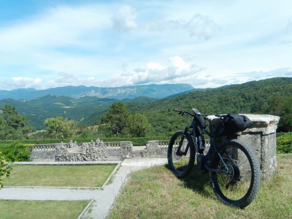 Karst and Vipava valley by bike. 2 wine regions in 1 day. RockVelo