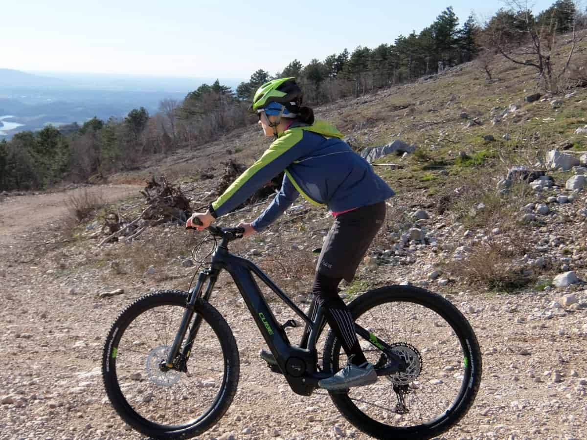 Woman riding e-bike in Vipava valley. Foto by RockVelo